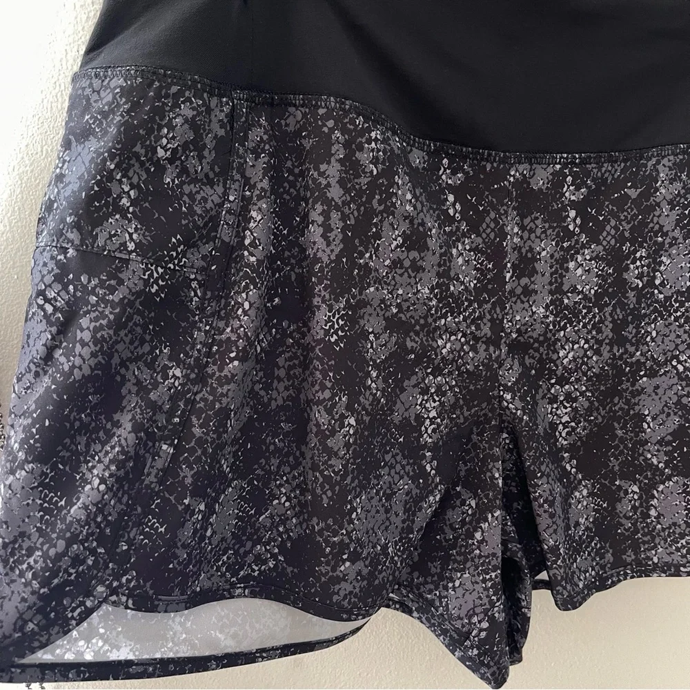 NWT Reebok Patterned 4” Inseam Built-in Liner Running Shorts - large